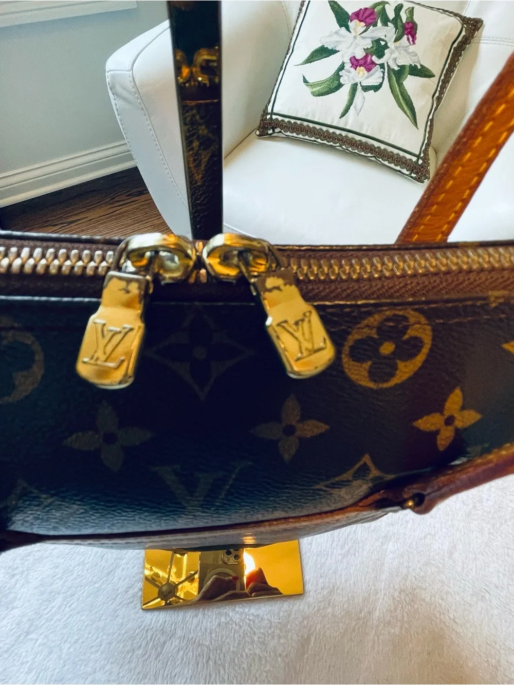 Louis Vuitton Monogram Coussin GM dc04